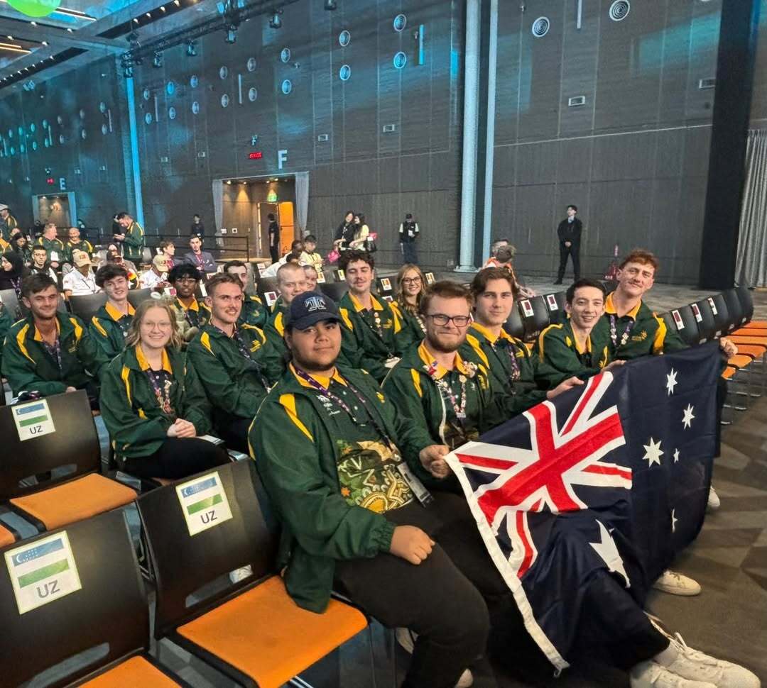 Image of the Skillaroo squad with an Australian Flag.