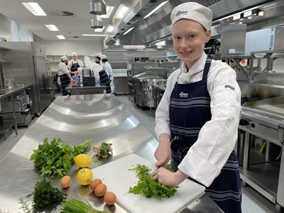 Culinary student Pippa Macpherson wins silver at AUS-TAFE regional culinary competition